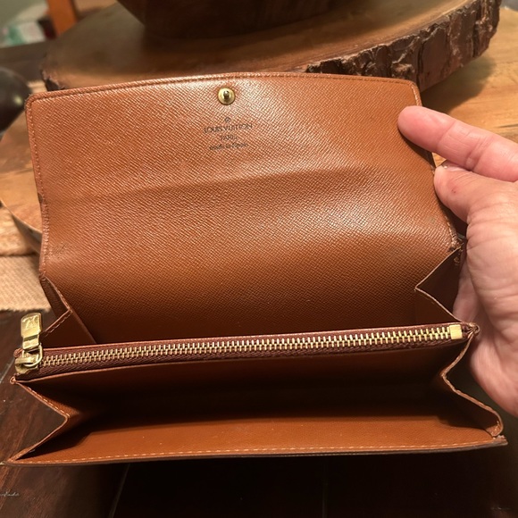 Authentic Louis Vuitton Monogram Portefeiulle Sarah long bifold wallet. - Picture 6 of 15